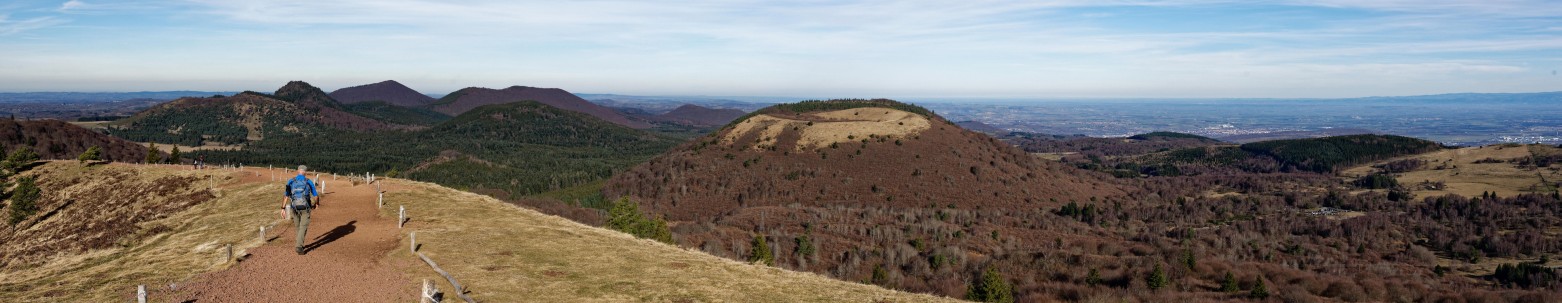 Wer Vulkane liebt und gerne wandert, den zieht es sicher in der Auvergne zu einer der ganz großen Sehenswürdigkeiten, in den Naturpark "Vulcania" auf dem Puy-de-Pariou. (#1)