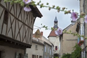 Entspannung bei kulinarischen Genüssen? da wäre zum Beispiel das Bois-et-Bougies in Charroux in der Auvergne zu nennen. (#3)