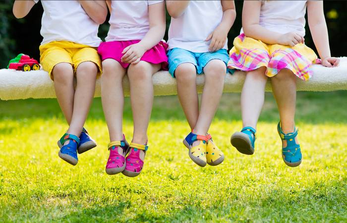 Gute Kinderschuhe finden sich vor allem im mittel- und hochpreisigen Segment. ( Foto: Adobe Stock- famveldman)