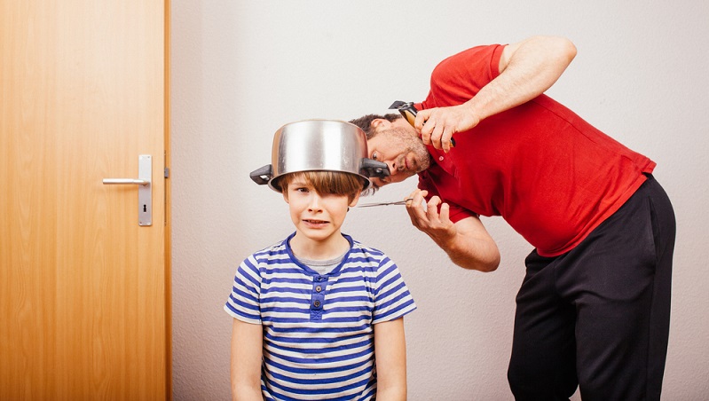 Der Topfschnitt war schon immer ein wenig verpönt. ( Foto: Shutterstock-MichaelJayBerlin )