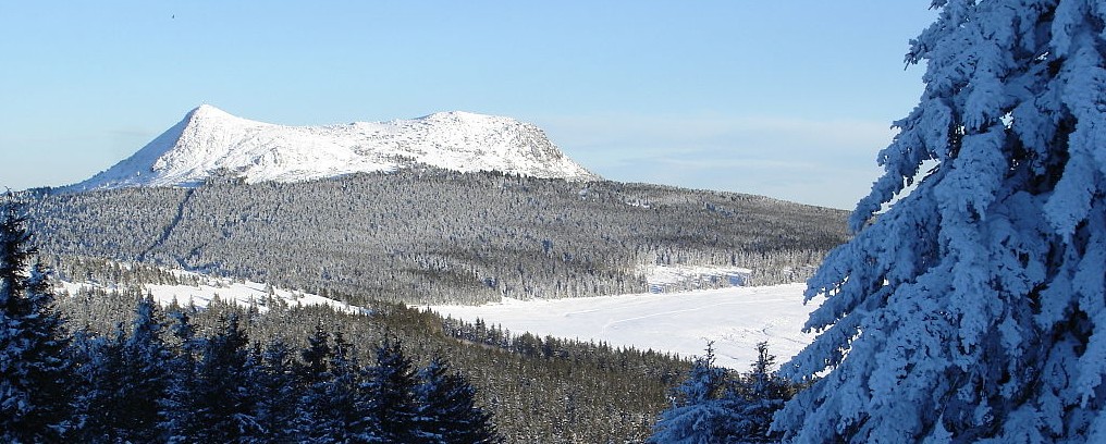 Skigebiete Auvergne: der Mont Mézenc zählt zu den höchsten Erhebungen überhaupt. (#6)