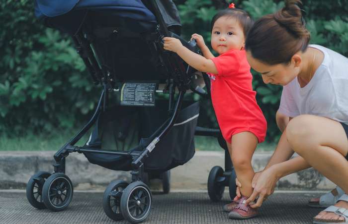 Verständlicherweise graust es manche Eltern vor dem Kauf von Kinderschuhen, vor allem beim ersten Mal. ( Foto: Adobe Stock - etemwanich )