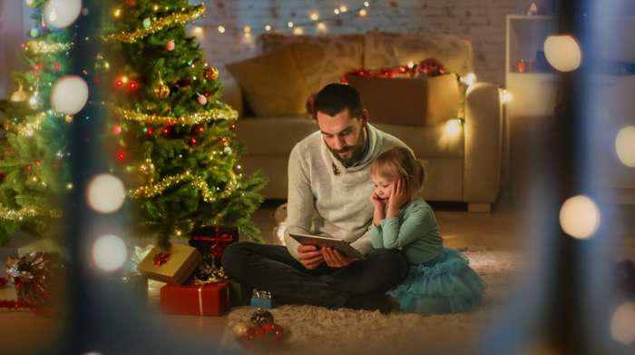 Wer zu Weihnachten nach Gedichten für Kinder sucht, wird aber meist auf die großen Klassiker stoßen, die allgemein bekannt und doch nicht minder beliebt sind. ( Foto: Adobe Stock- Gorodenkoff )