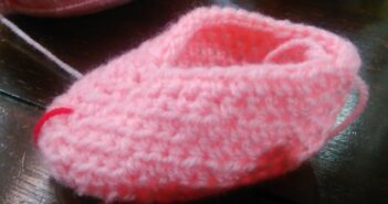 Babyschuhe häkeln: Niedliche Babyschuhe selbst hergestellt