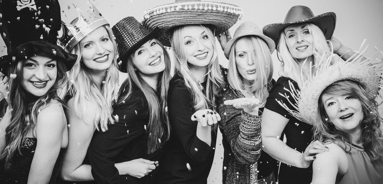 Deutschland startet karnevalistische Saison elften Elften um 11:11 (Foto: AdobeStock - Christian Schwier - 81393437)