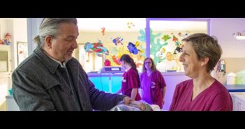 Babysöckchen kaufen und Klinik für Kinder- und Jugendmedizin unterstützen Elfte Babysöckchenspende im GPR Klinikum begeistert Familien und (Foto: GP Rüsselsheim Klinikum)