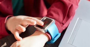 GPS oder nicht? Die besten Kinder-Smartwatches 2023 im Test Kinder-Smartwatch-Vergleich 2023: Top-Modelle mit/ohne GPS für den (Foto: AdobeStock - sementsova321 145331070)