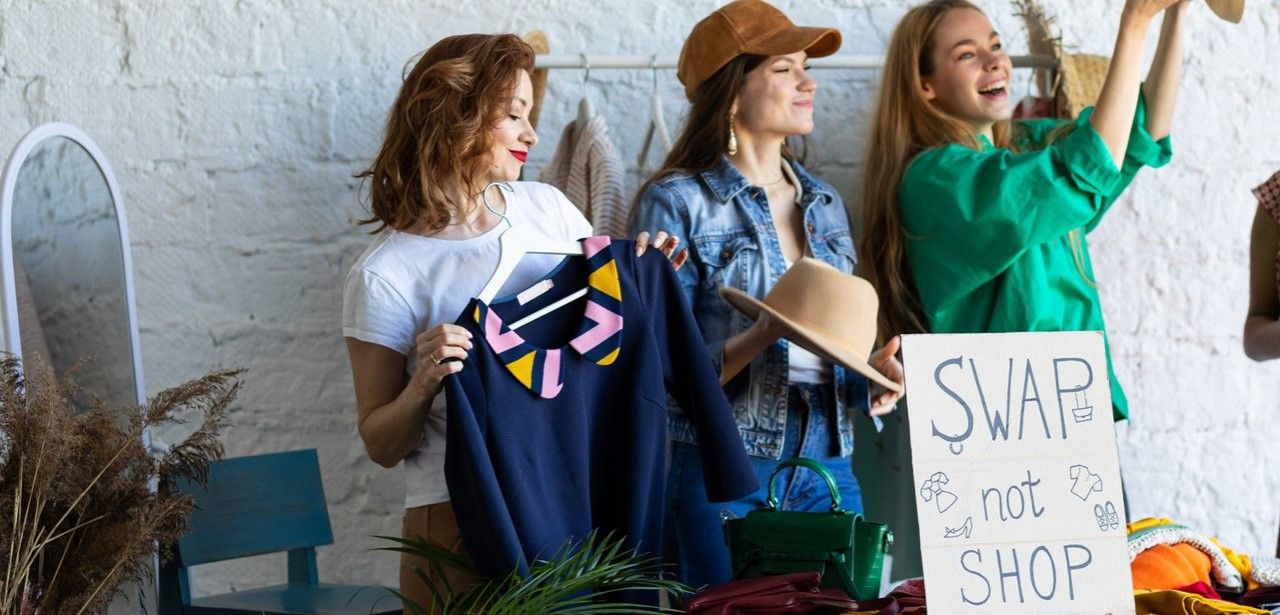 Kleidertauschparty und Workshops: Nachhaltige Mode für bewussten (Foto: AdobeStock - ArtSys 494315125)