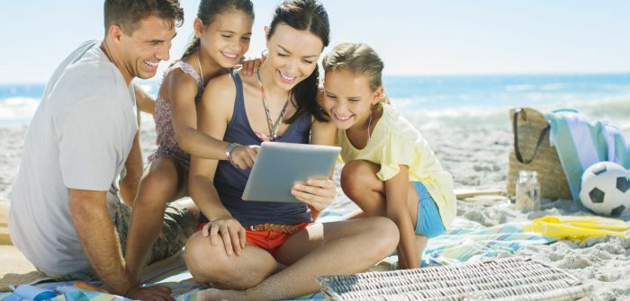 Literarischer Genuss für den Sommer: Vorlesen per App im (Foto: iStock Dan Dalton - Getty Images)