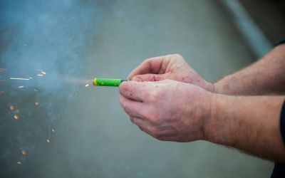 Raketen und Böller fordern jährlich zahlreiche Verletzte und Tote (Foto: Adobestock - Lumistudio 254272777)