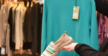 Orientierungshilfen für sicheren Kleiderkauf Schadstoffgeprüfte Schuhe - Sicherheit für Verbraucher (Foto: Conny Kurz)
