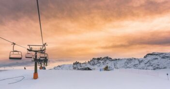 Auvergne Ski: die acht Skigebiete in der Auvergne locken Eltern wie Kinder in den Schnee