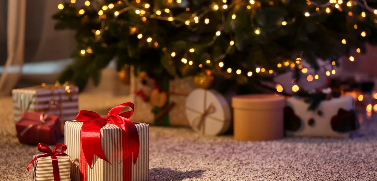 Weihnachtsausgaben reduzieren: CHECK24 zeigt Sparpotential (Foto: AdobeStock - Pixel-Shot 220081564)